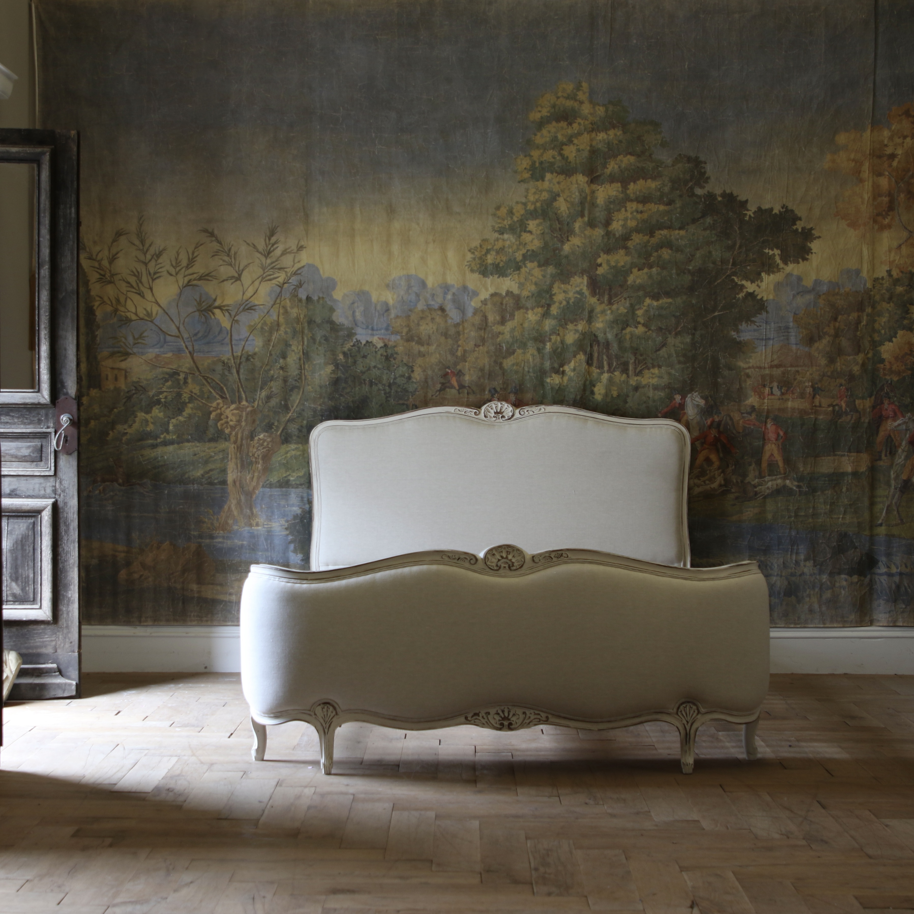 152-05 - Demi Corbeille Bed // JS Editions